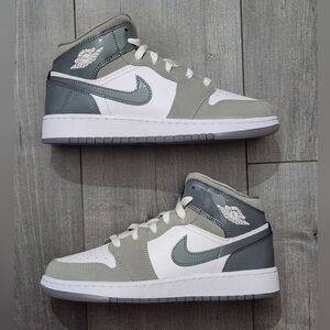 Nike Air Jordan 1 Mid SE GS Cool Grey HF3193-100 Youth Sizes 4.5, 5, 5.5, 6.5 🏀